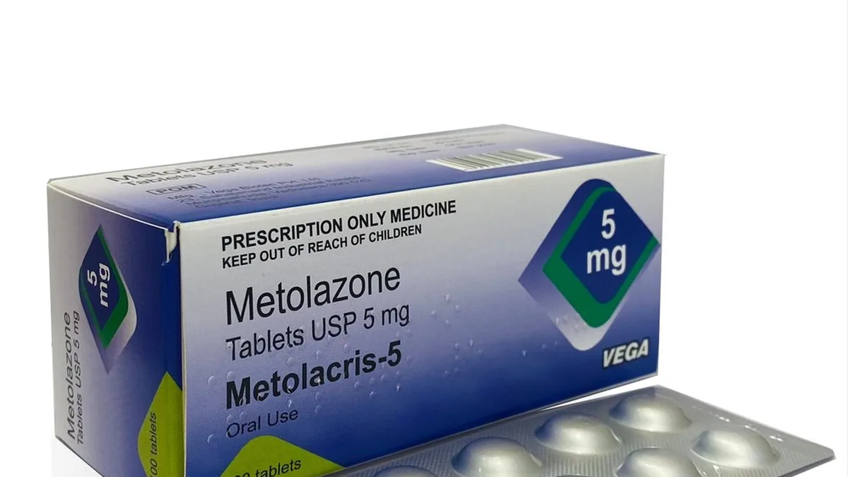 药房药师核对厄达替尼5mg包装信息